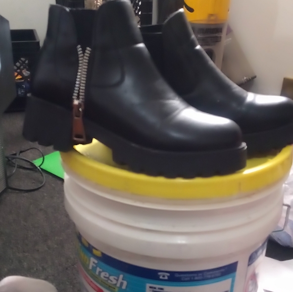 Boots - Picture 5 of 6